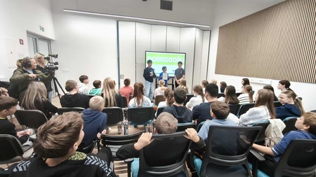 Učenci OŠ Podgora Kuteževo in OŠ Košana na dogodku Karierna iskrica  (10)